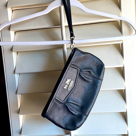 Coach Madison Wristlet Black Leather - Picture 1 of 6